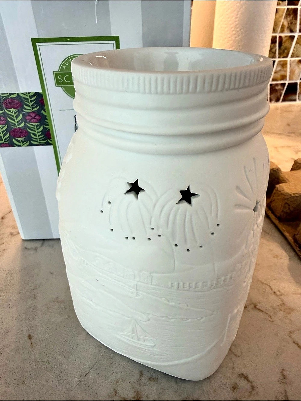 Scentsy Celebrate Wax Warmer White